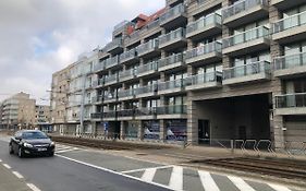 Cosy, trendy en zuid gelegen ruim appartement op 100m van strand en winkelstraat